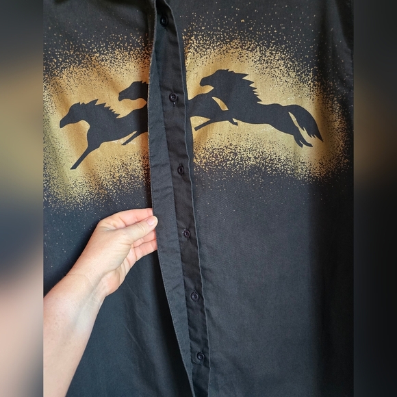 Wrangler Vintage Women's Western Rodeo Black Gold Foil Horse Shirt, Size Large - Picture 6 of 11